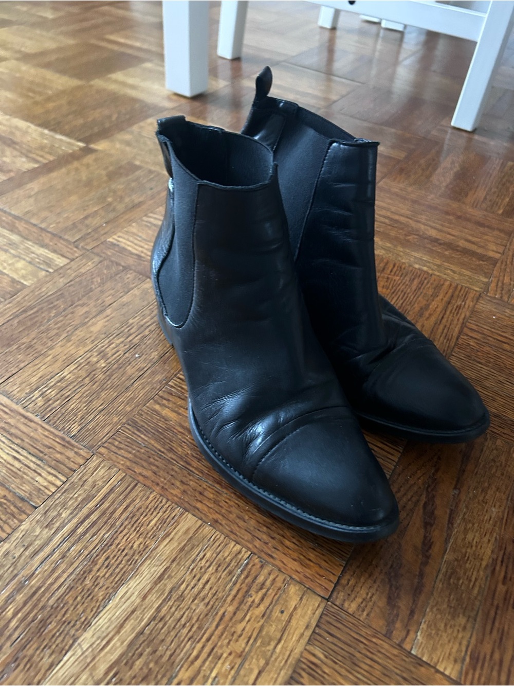 Women’s  Black Chelsea Boots - Classic Ankle Leather Boots